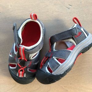 Keen toddler water shoes!  Like new condition!